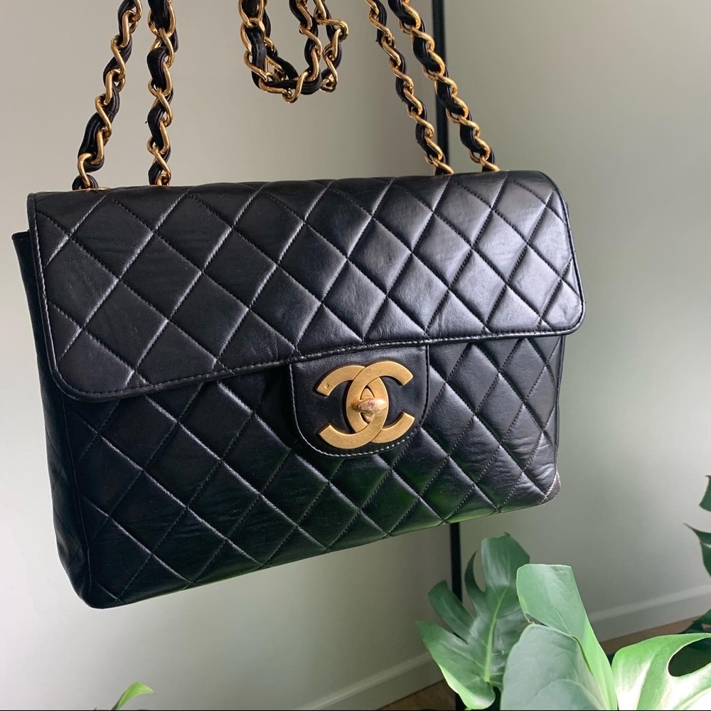 ❌SOLD❌Authentic Chanel XL CC jumbo flap